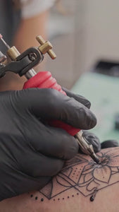 Avental de Tatuagem em Couro Vegano - Reforçado com Rebites, Higienizável, Alças com Fecho Fácil - Tatuador, Estúdio Tatuagem - Under NY Sky